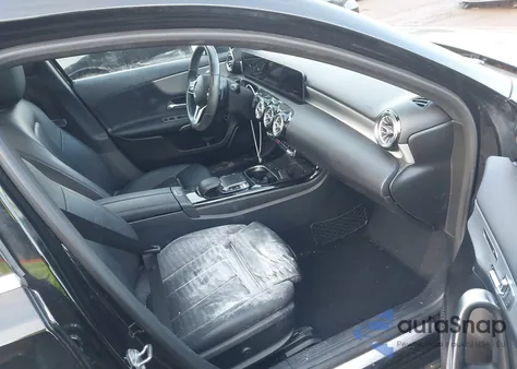 2019 Mercedes-Benz A 220 4Matic z USA, uszkodzony, nr VIN WDD3G4FB5KW001269